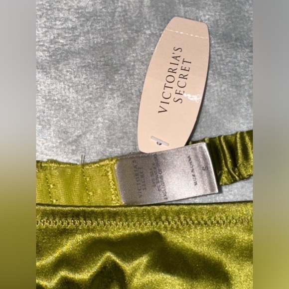 Victoria’s Secret Silk Garter Belt in Green Size Small NWT - Picture 3 of 3